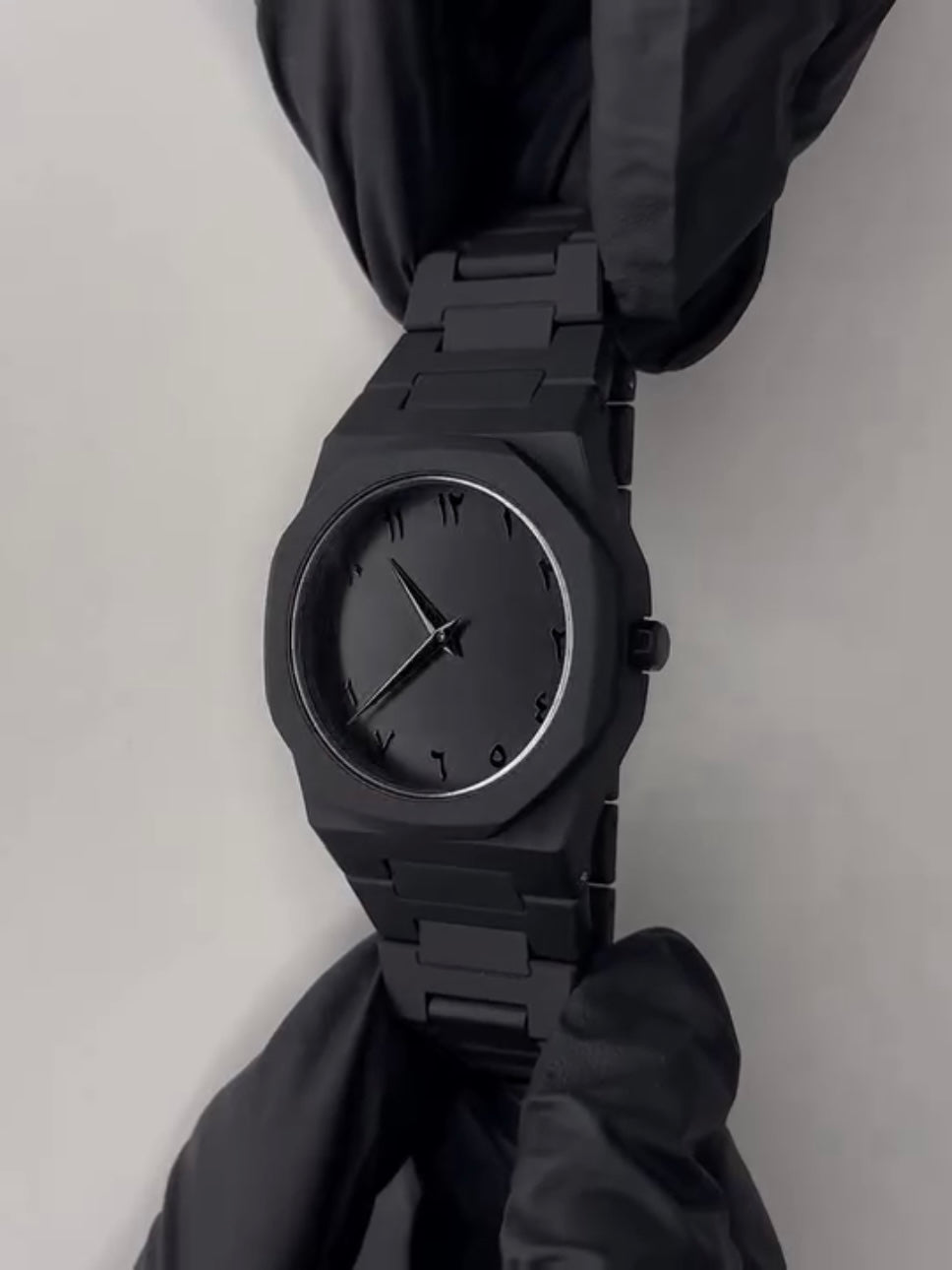 👉 Aura Watch – Luxury Magnetic Strap Stylish Wrist Watch