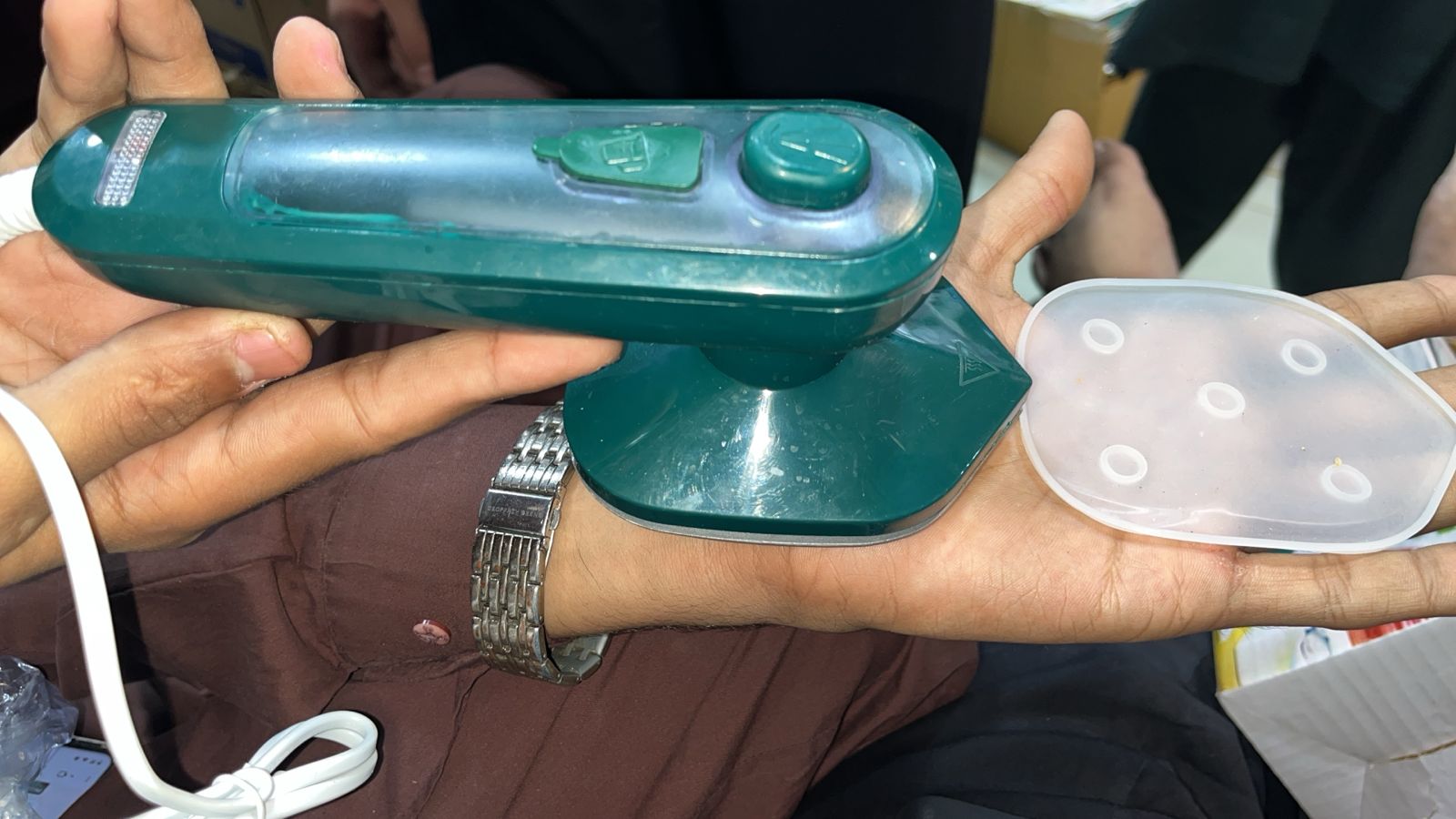 Powerful Steam Iron – Fast Wrinkle Removal